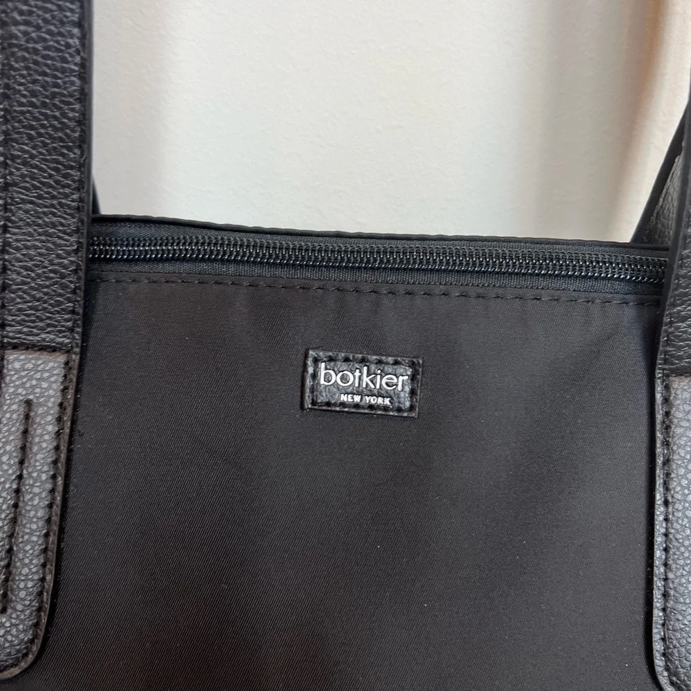 Botkier New York Bond Travel Tote
Bag Black - Picture 4 of 14